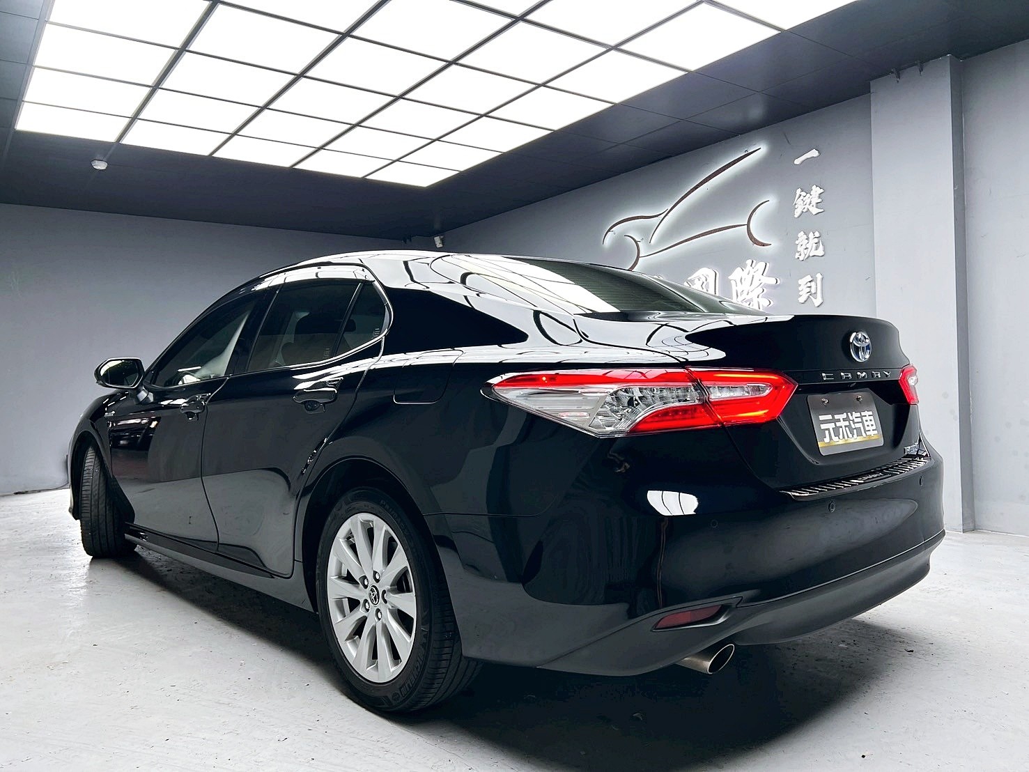 全台到府賞車 2019/20 Toyota Camry Hybrid 尊爵版(多元計程車改)『小李經理』元禾國際車業/中古車/促銷中  第3張相片