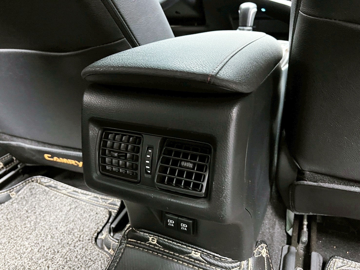 全台到府賞車 2019/20 Toyota Camry Hybrid 尊爵版(多元計程車改)『小李經理』元禾國際車業/中古車/促銷中  第12張相片