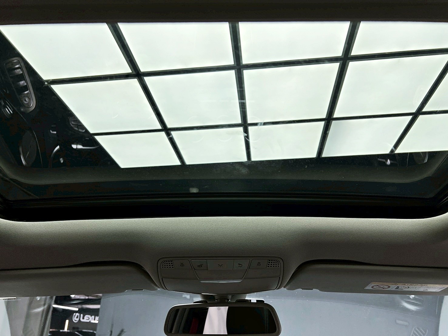 全台到府賞車 2015 Benz C200 Sedan Exclusive W205型『小李經理』元禾國際車業/中古車/促銷中  第8張相片