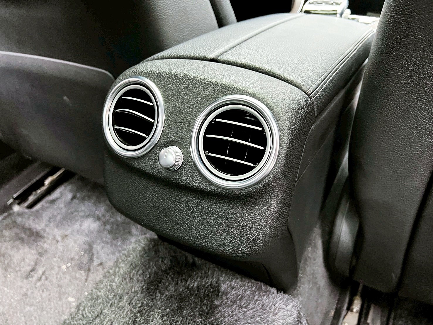 全台到府賞車 2015 Benz C200 Sedan Exclusive W205型『小李經理』元禾國際車業/中古車/促銷中  第20張相片