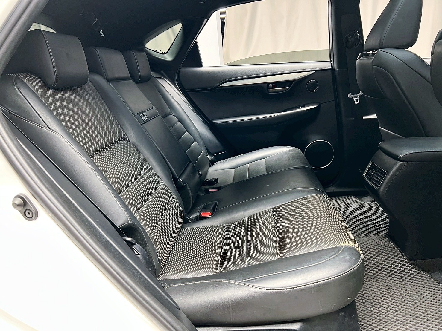 全台到府賞車 2015 Lexus NX200t AWD F-Sport 全景天窗版『小李經理』元禾國際車業/中古車/促銷中  第15張相片