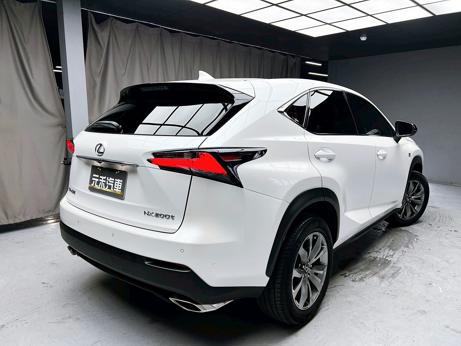 全台到府賞車 2015 Lexus NX200t AWD F-Sport 全景天窗版『小李經理』元禾國際車業/中古車/促銷中  第18張相片