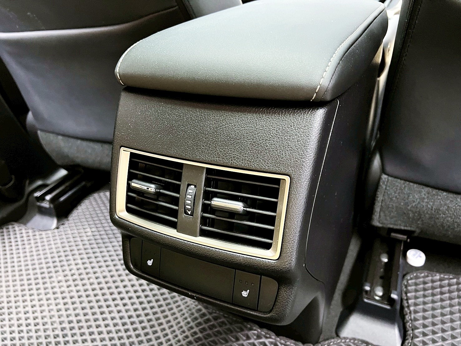 全台到府賞車 2017/18 Lexus NX300 頂級版『小李經理』元禾國際車業/中古車/促銷中  第12張相片