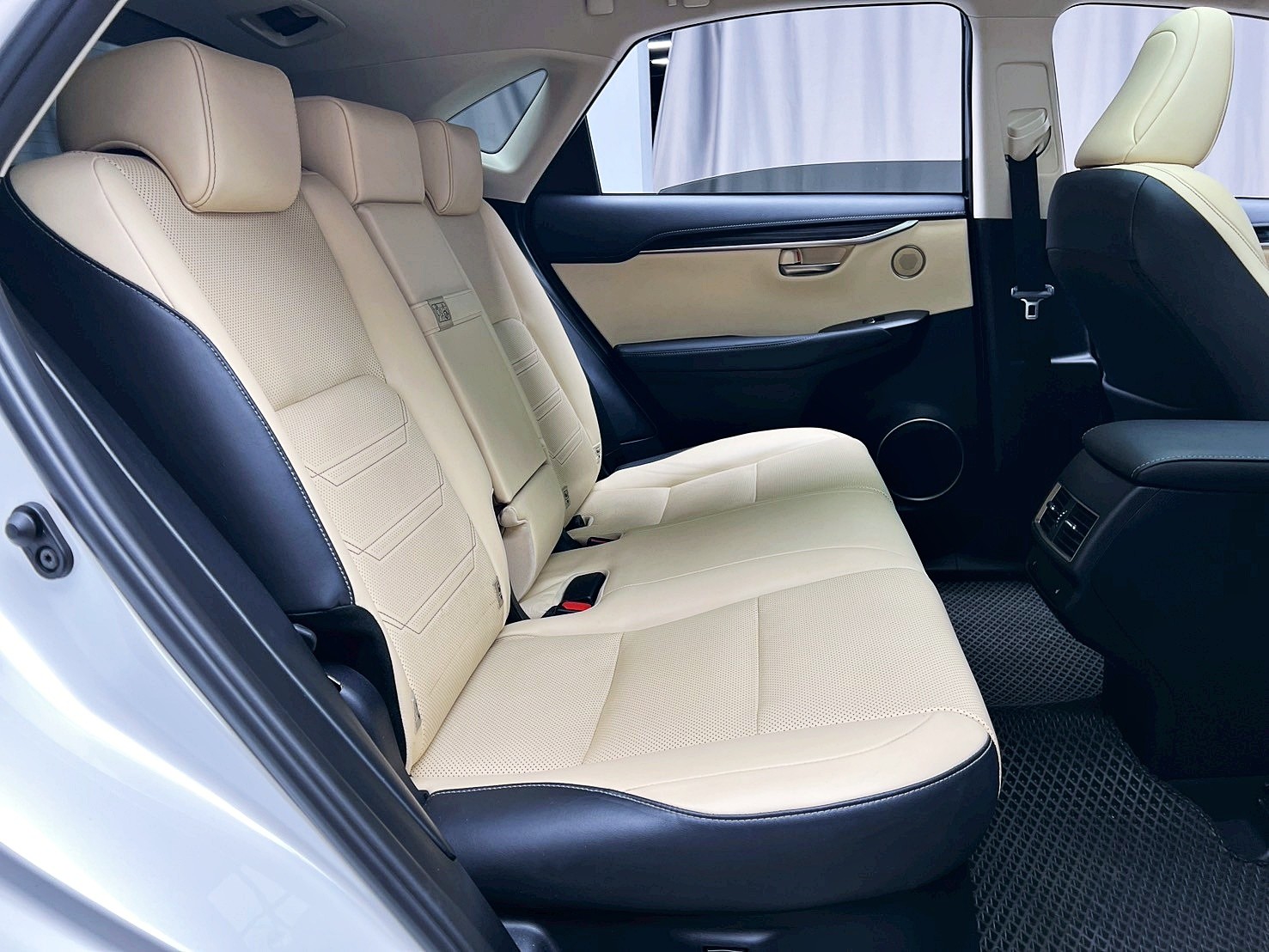 全台到府賞車 2017/18 Lexus NX300 頂級版『小李經理』元禾國際車業/中古車/促銷中  第13張相片