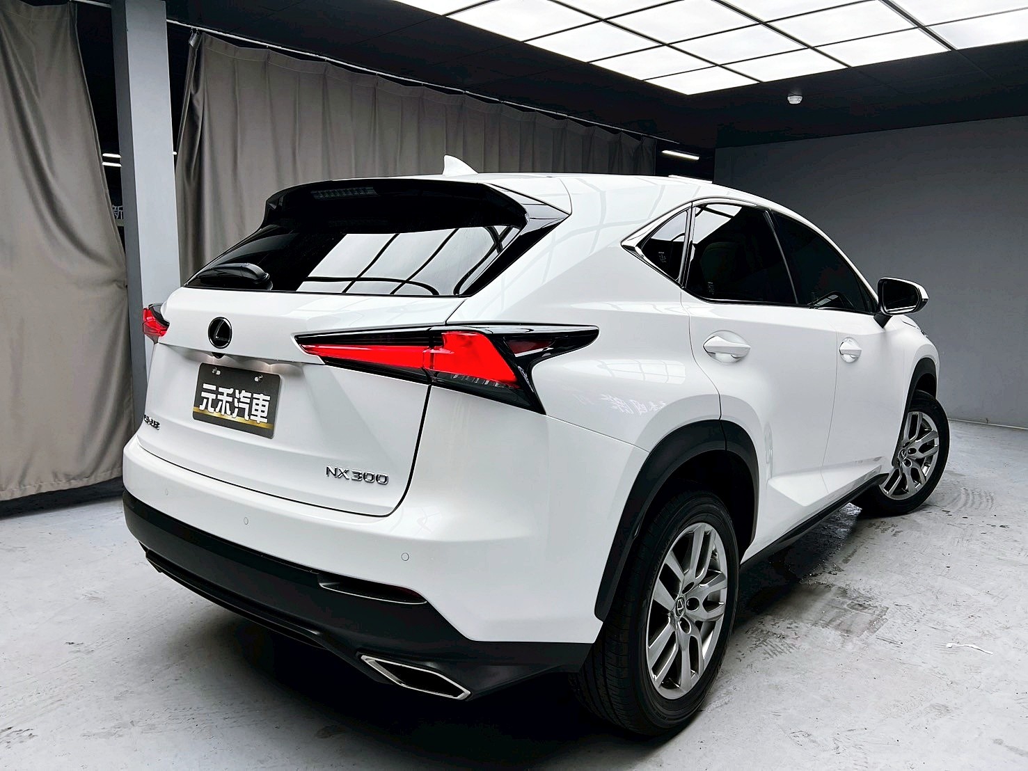 全台到府賞車 2017/18 Lexus NX300 頂級版『小李經理』元禾國際車業/中古車/促銷中  第18張相片