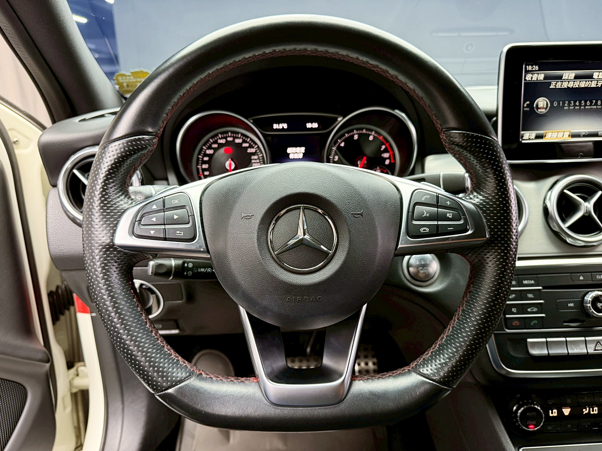 全台到府賞車 2017 Benz GLA180 運動版 X156型『小李經理』元禾國際車業/中古車/促銷中  第12張相片