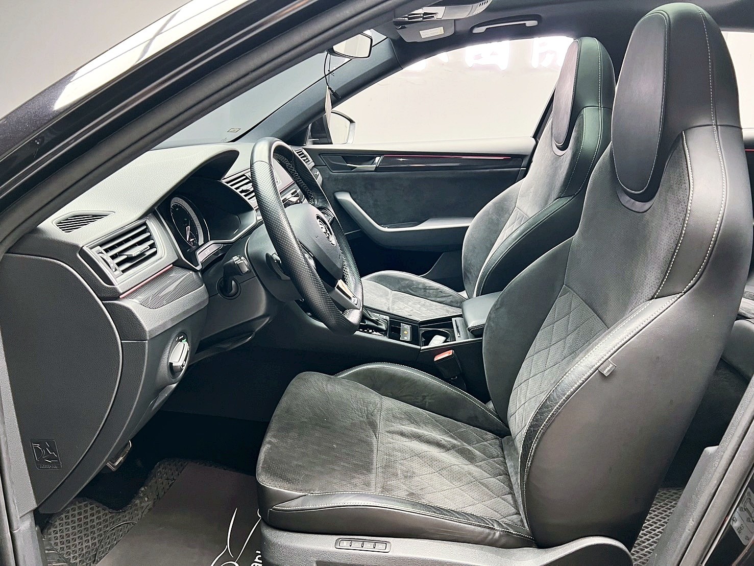 全台到府賞車 2017/18 Skoda Superb Sedan TSI Sportline『小李經理』元禾國際車業/中古車/促銷中  第15張相片