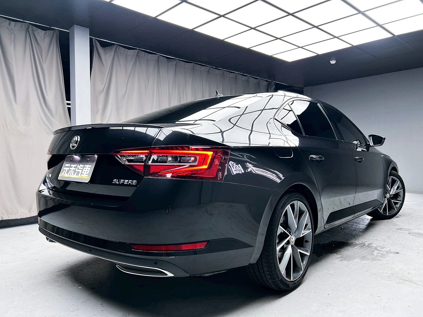 全台到府賞車 2017/18 Skoda Superb Sedan TSI Sportline『小李經理』元禾國際車業/中古車/促銷中  第18張相片