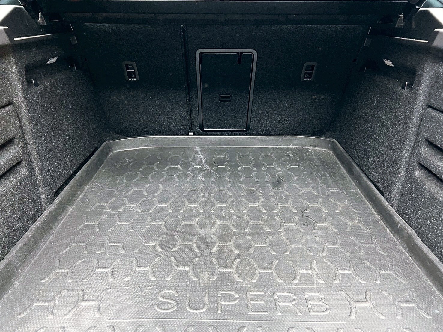 全台到府賞車 2017/18 Skoda Superb Sedan TSI Sportline『小李經理』元禾國際車業/中古車/促銷中  第20張相片