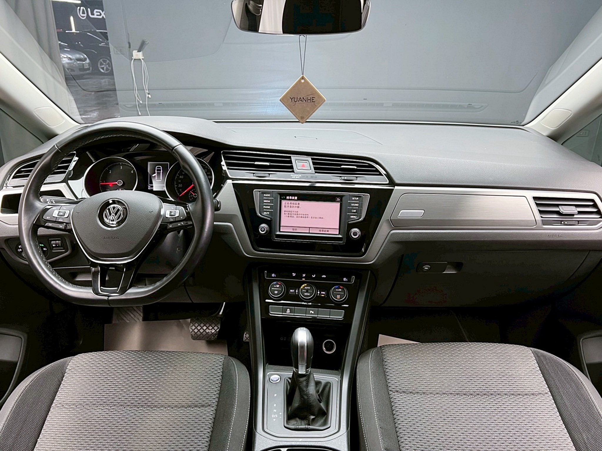全台到府賞車 2015/16 Volkswagen Touran 280TDI Comfortline 七人座『小李經理』元禾國際車業/中古車/促銷中  第9張相片