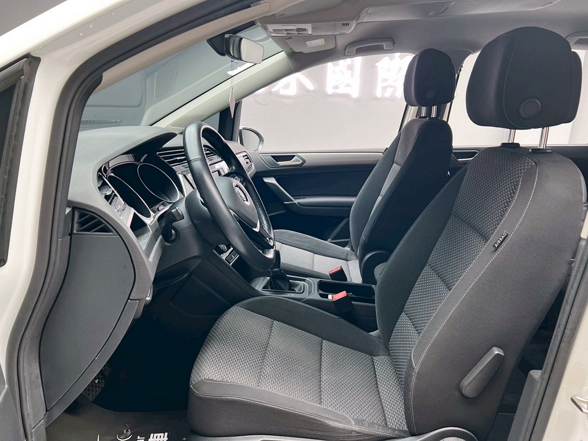 全台到府賞車 2015/16 Volkswagen Touran 280TDI Comfortline 七人座『小李經理』元禾國際車業/中古車/促銷中  第12張相片