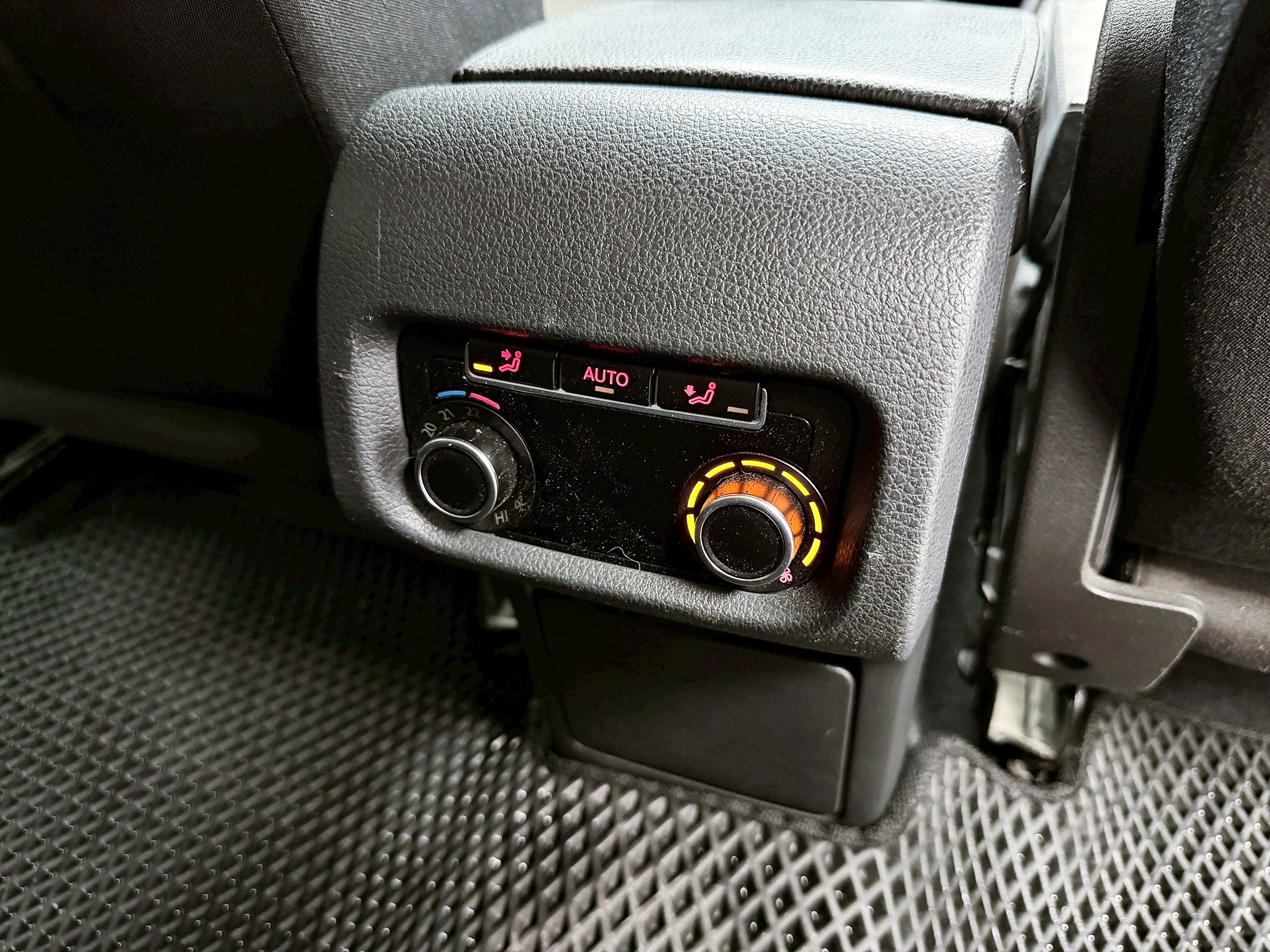 全台到府賞車 2014/15 Volkswagen Sharan TDI BMT Comfortine 七人座『小李經理』元禾國際車業/中古車/促銷中  第10張相片