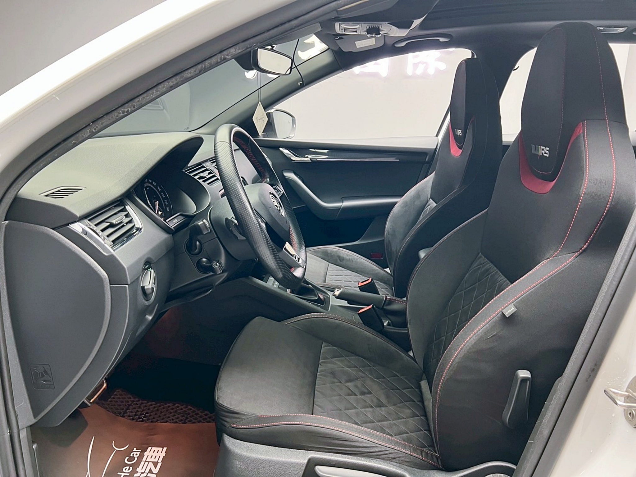 全台到府賞車 2019/20 Skoda Octavia Combi RS『小李經理』元禾國際車業/中古車/促銷中  第16張相片