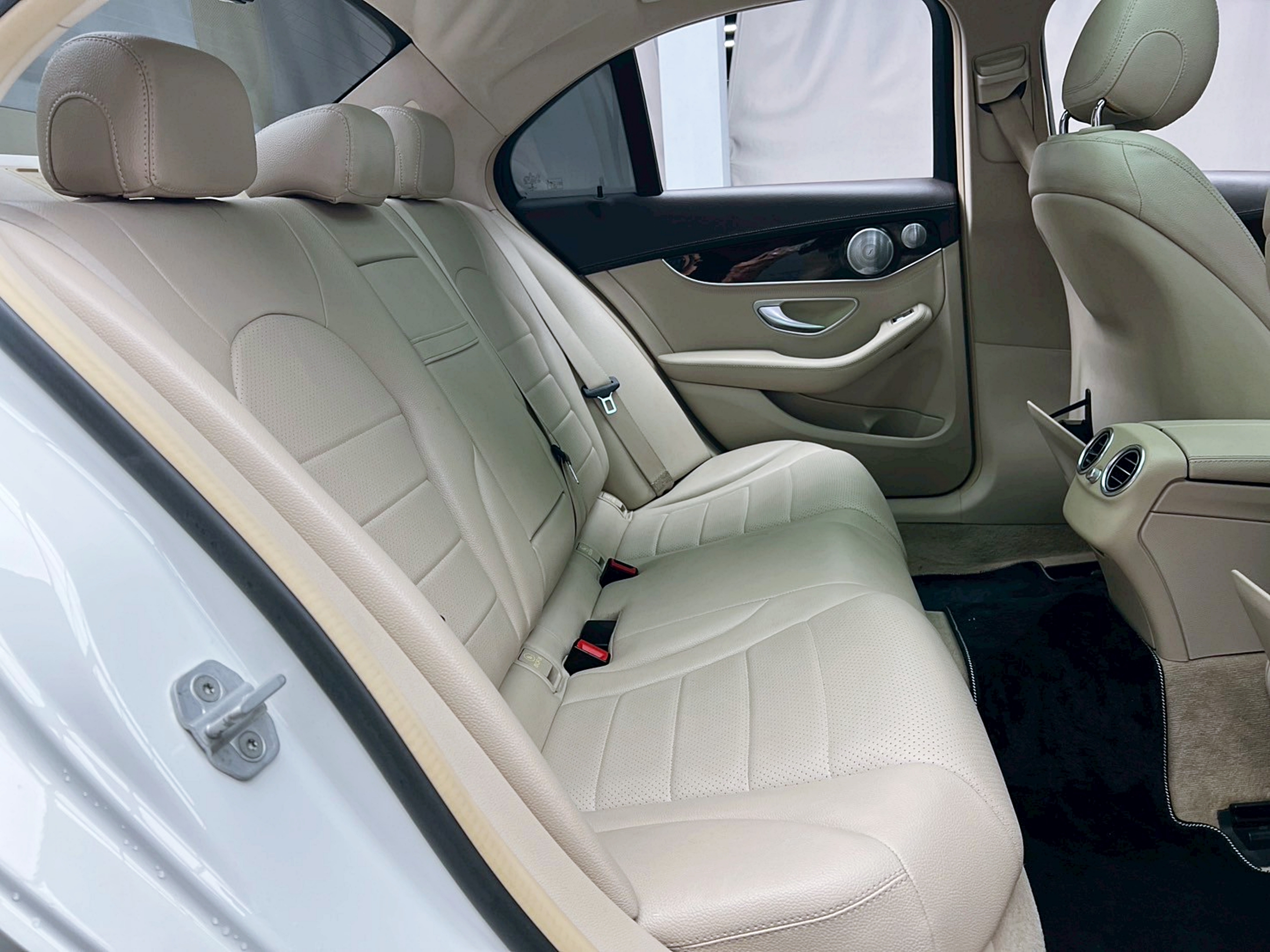 全台到府賞車 2015 Benz C300 Sedan Exclusive W205型『小李經理』元禾國際車業/中古車/促銷中  第12張相片