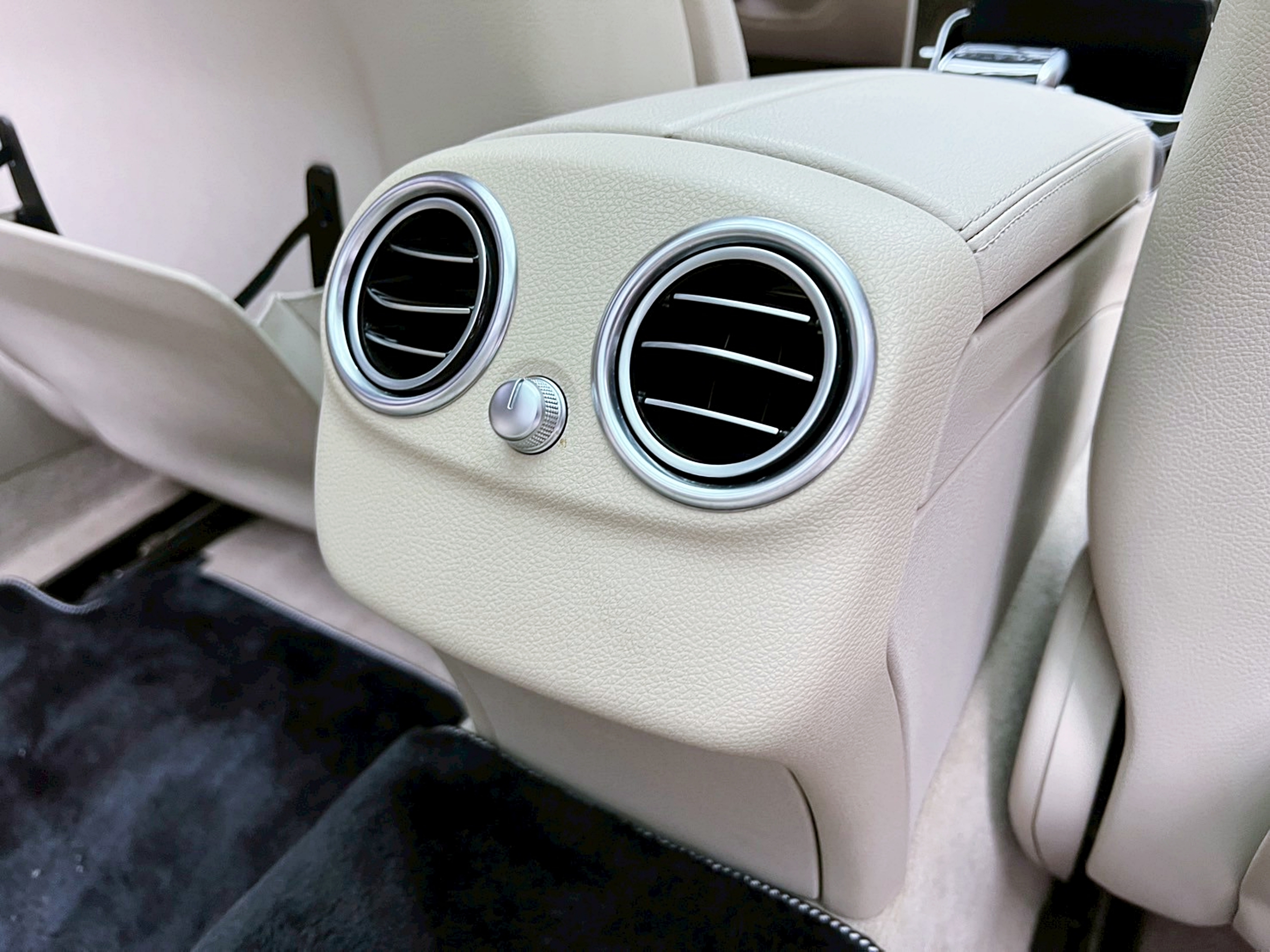 全台到府賞車 2015 Benz C300 Sedan Exclusive W205型『小李經理』元禾國際車業/中古車/促銷中  第13張相片