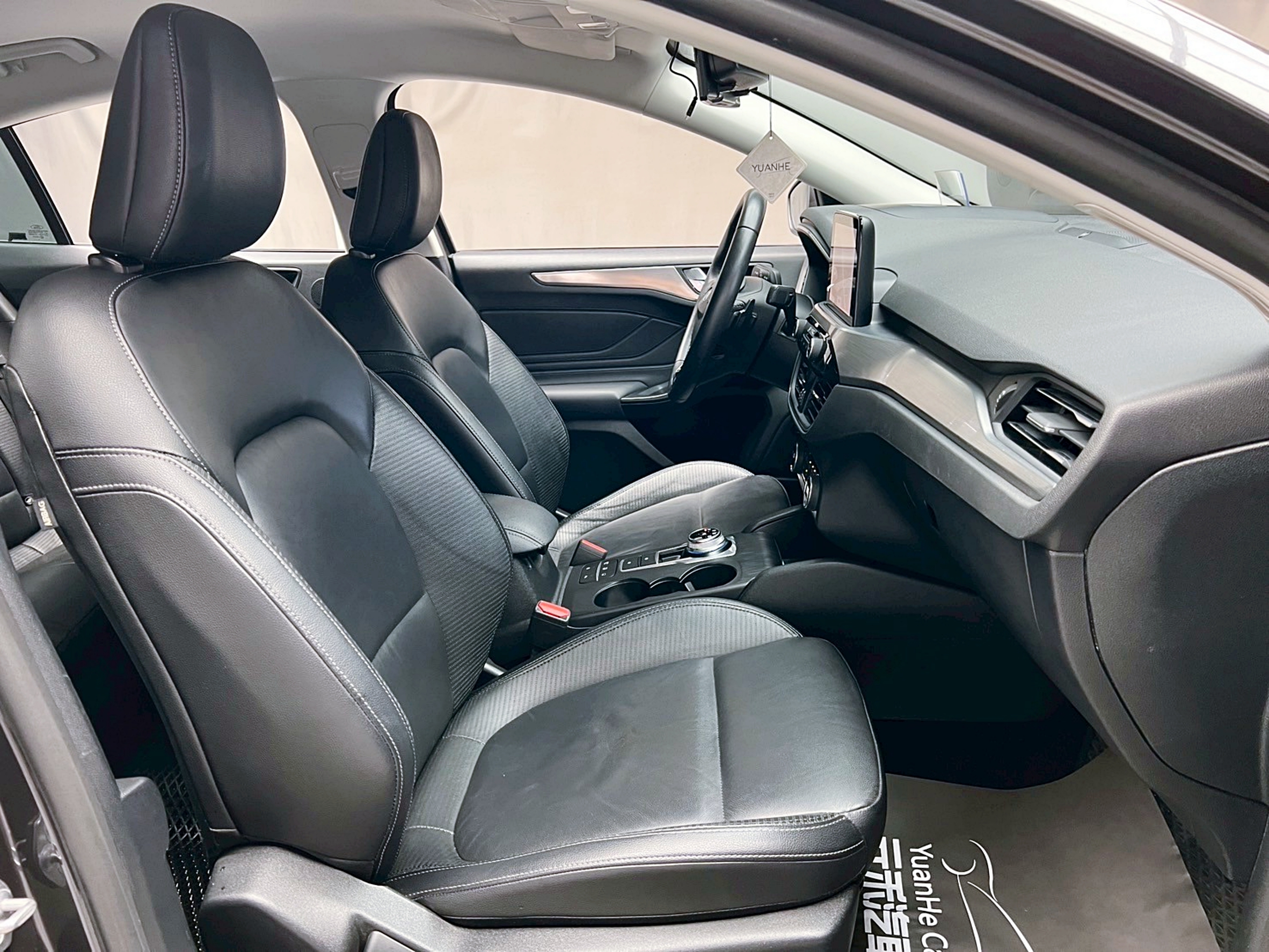 全台到府賞車 2019 Ford Focus 4D EcoBoost 182匹 旗艦型『小李經理』元禾國際車業/中古車/促銷中  第11張相片