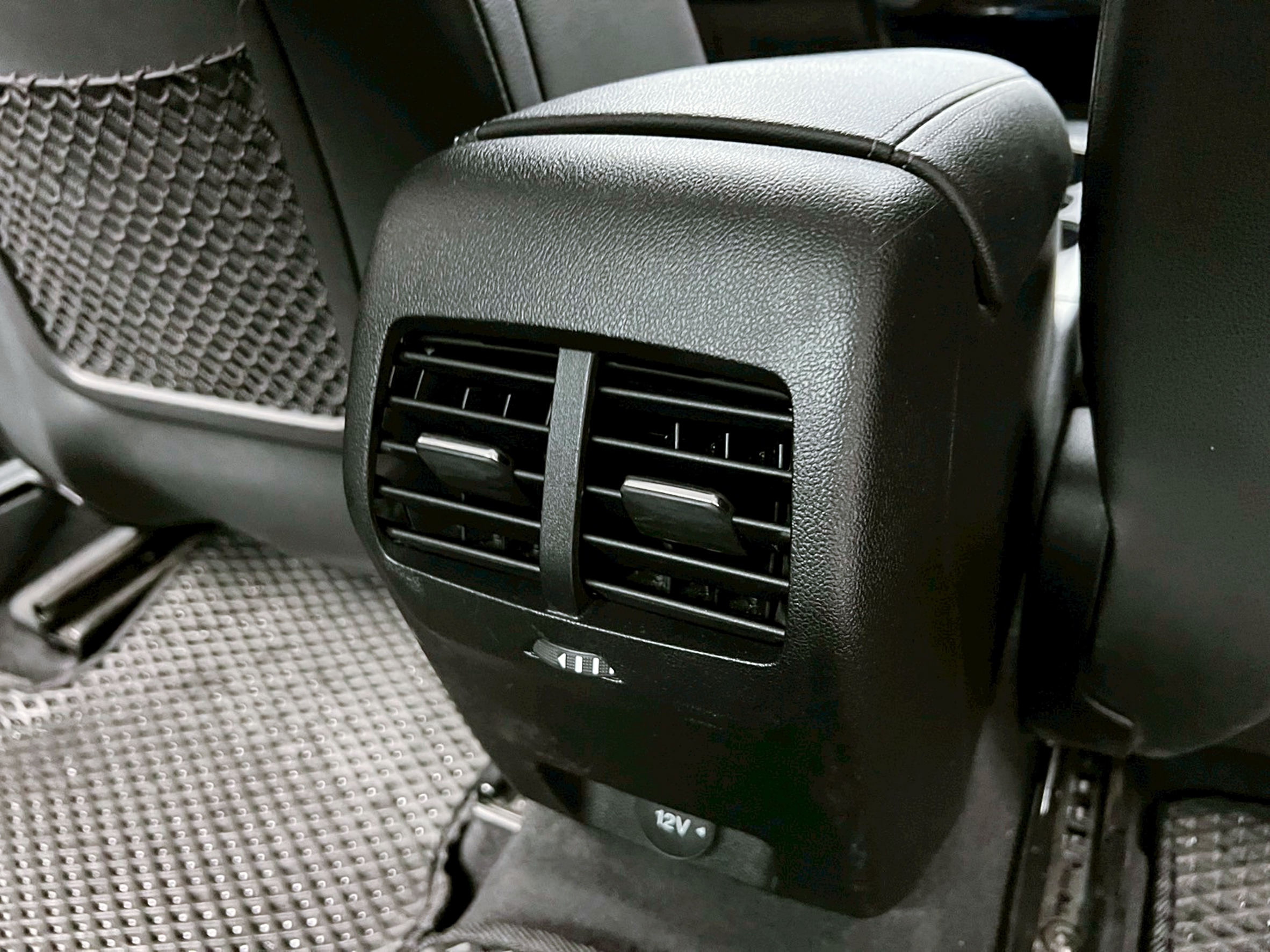 全台到府賞車 2019 Ford Focus 4D EcoBoost 182匹 旗艦型『小李經理』元禾國際車業/中古車/促銷中  第13張相片