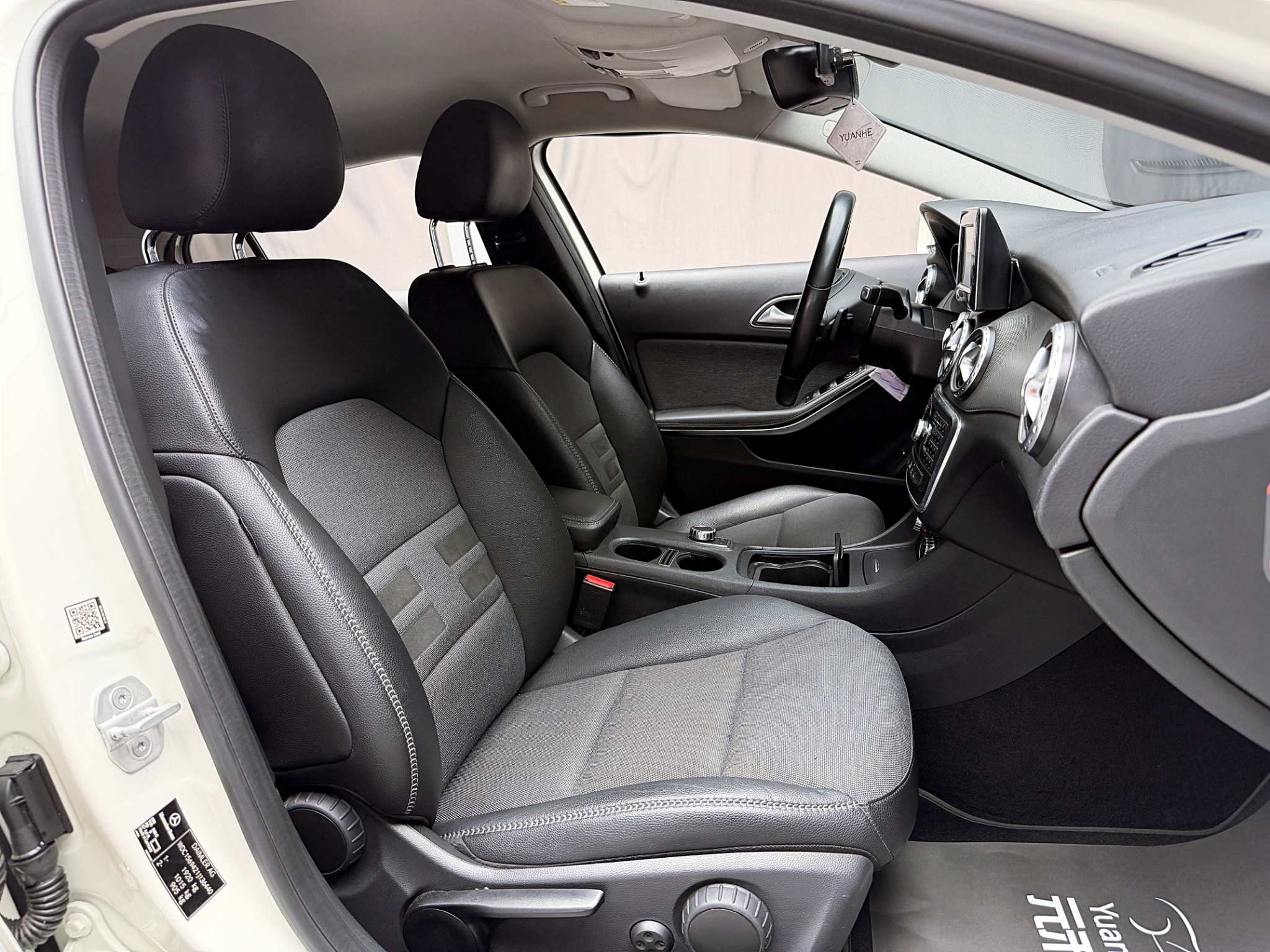 全台到府賞車 2015 Benz GLA180 X156型『小李經理』元禾國際車業/中古車/促銷中  第10張相片