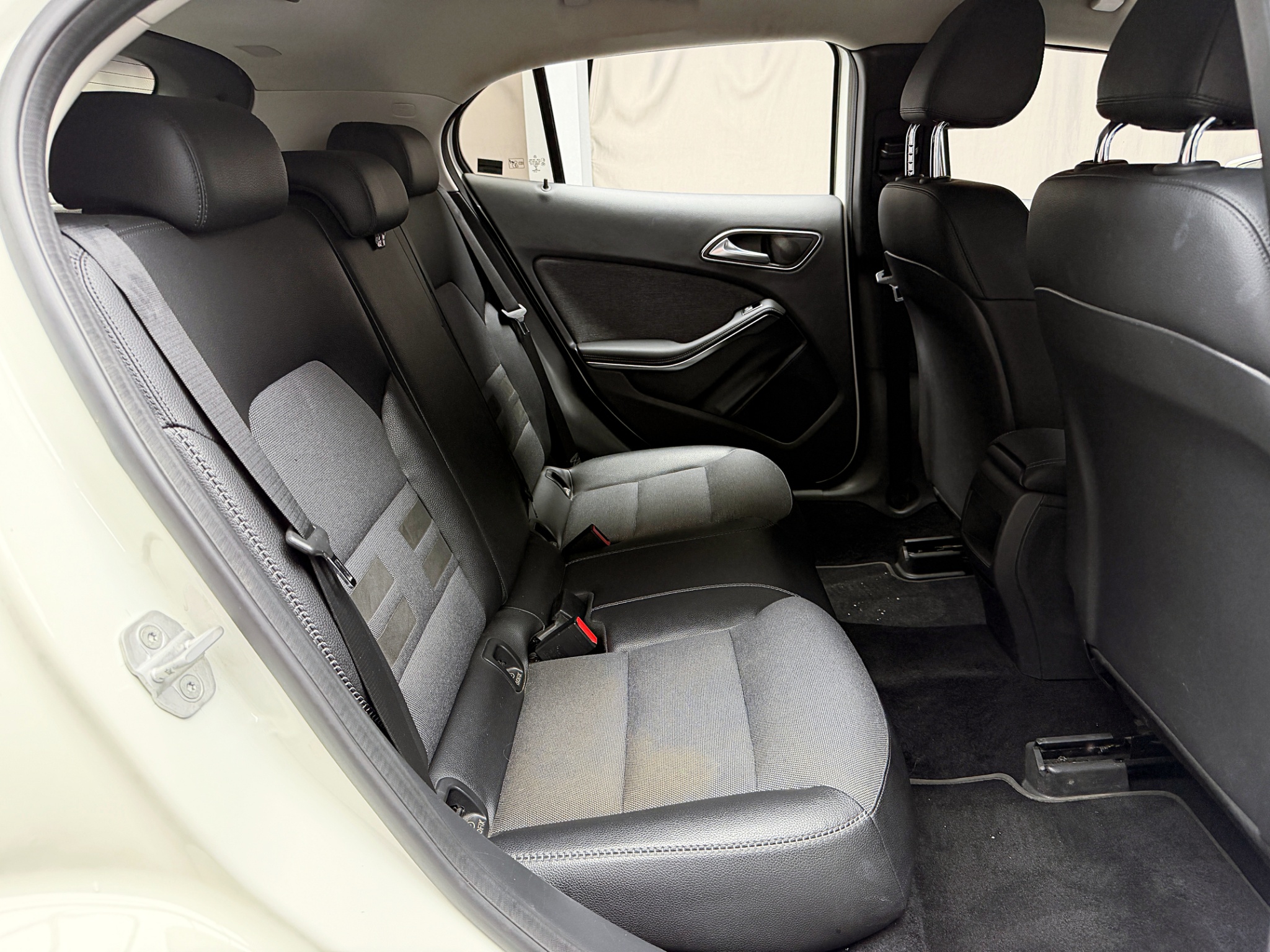 全台到府賞車 2015 Benz GLA180 X156型『小李經理』元禾國際車業/中古車/促銷中  第11張相片