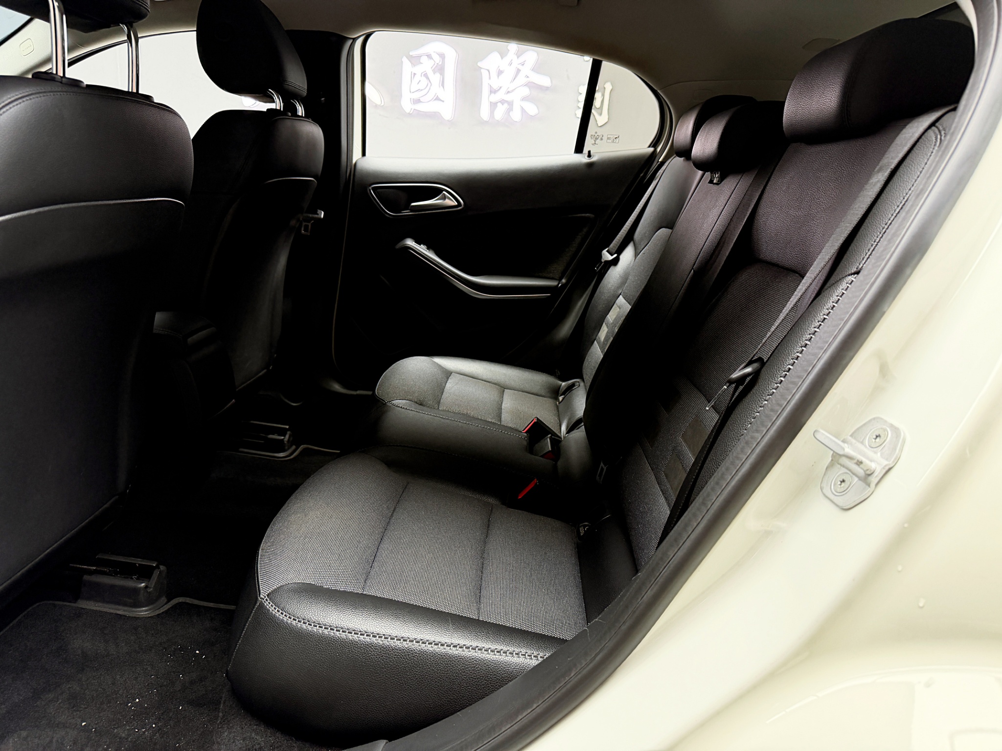 全台到府賞車 2015 Benz GLA180 X156型『小李經理』元禾國際車業/中古車/促銷中  第12張相片