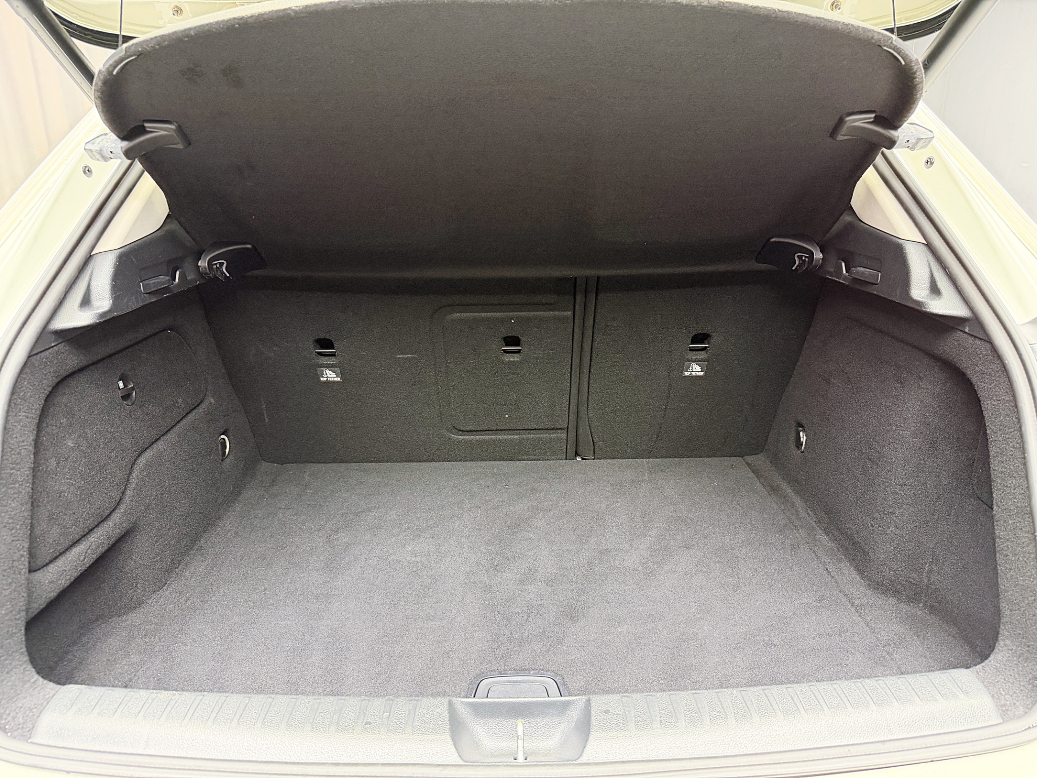 全台到府賞車 2015 Benz GLA180 X156型『小李經理』元禾國際車業/中古車/促銷中  第16張相片