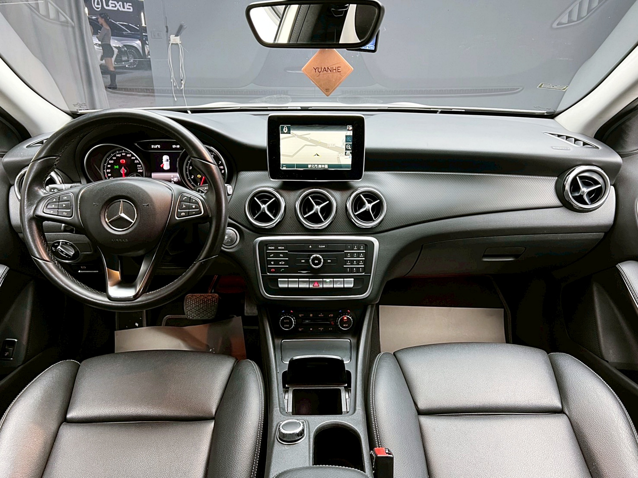 全台到府賞車 2017/18 Benz GLA180 X156型『小李經理』元禾國際車業/中古車/促銷中  第4張相片