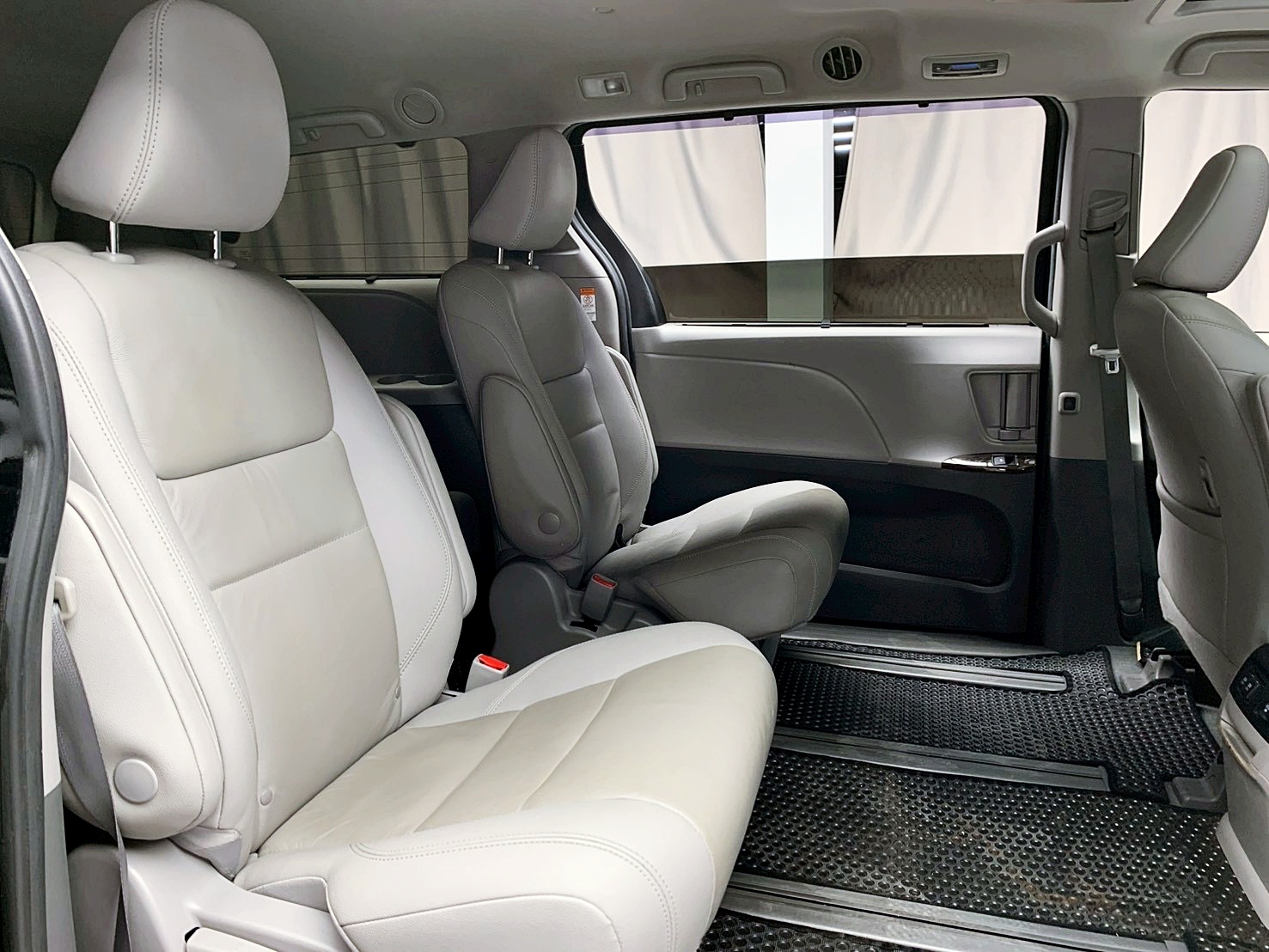 全台到府賞車 2020 Toyota Sienna XLE AWD 七人座『小李經理』元禾國際車業/中古車/促銷中  第13張相片