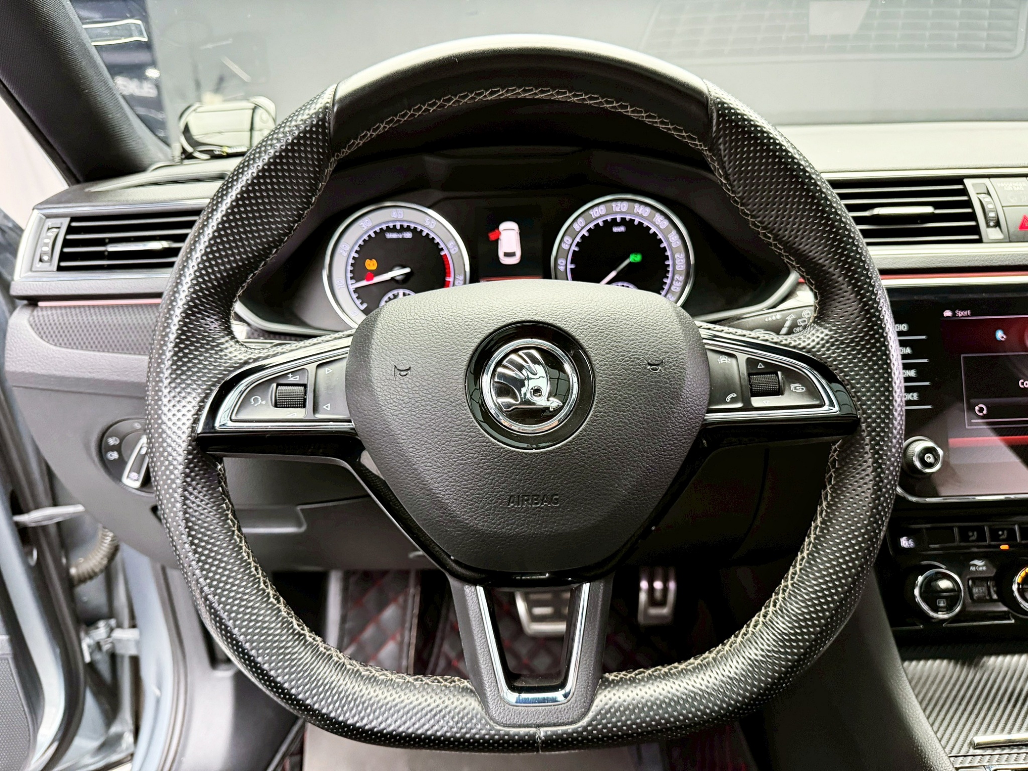 全台到府賞車 2018 Skoda Superb Combi TSI Sportline『小李經理』元禾國際車業/中古車/促銷中  第14張相片