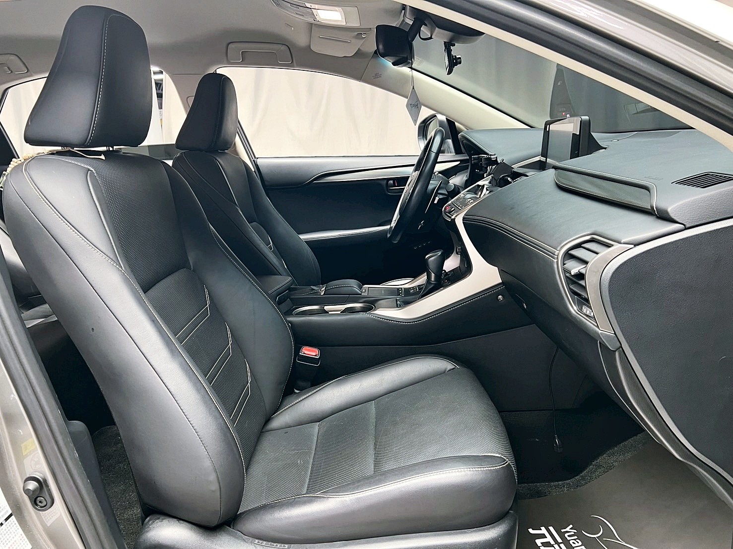 全台到府賞車 2017/18 Lexus NX300h 豪華版『小李經理』元禾國際車業/中古車/促銷中  第11張相片