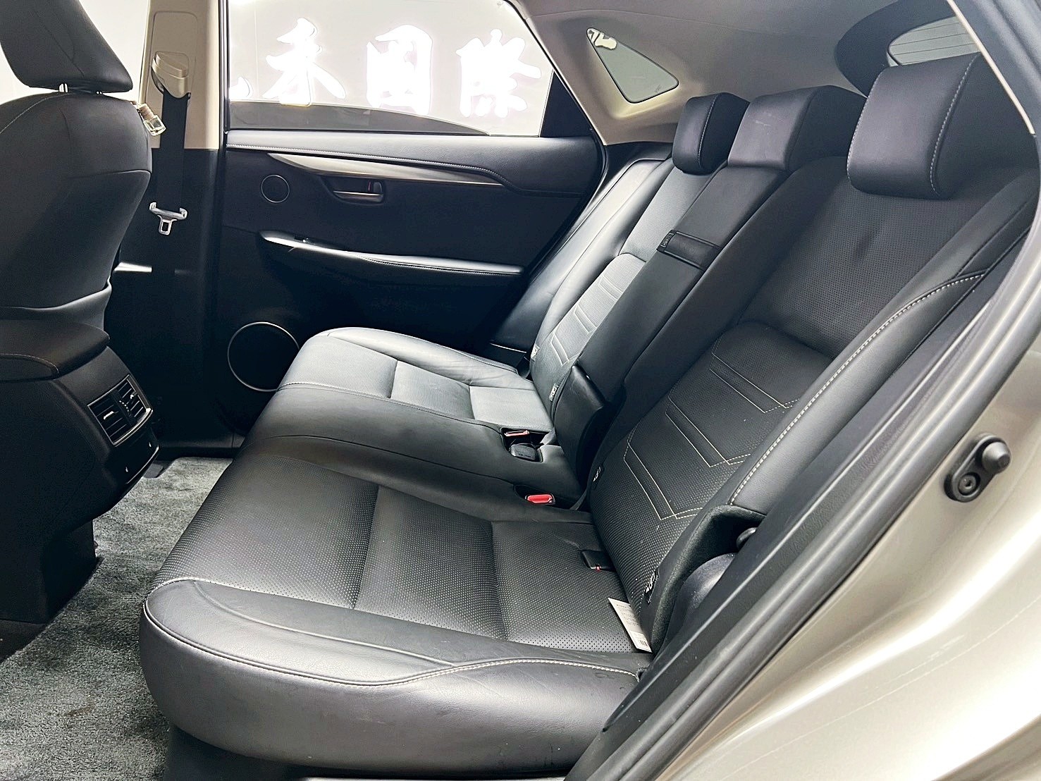 全台到府賞車 2017/18 Lexus NX300h 豪華版『小李經理』元禾國際車業/中古車/促銷中  第14張相片