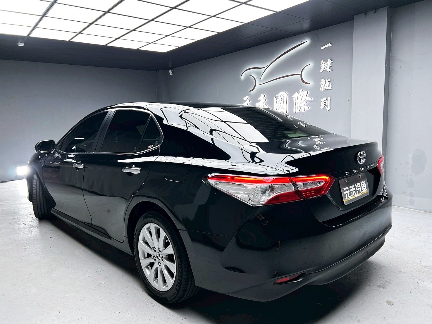 全台到府賞車 2018/19 Toyota Camry 豪華版『小李經理』元禾國際車業/中古車/促銷中  第3張相片