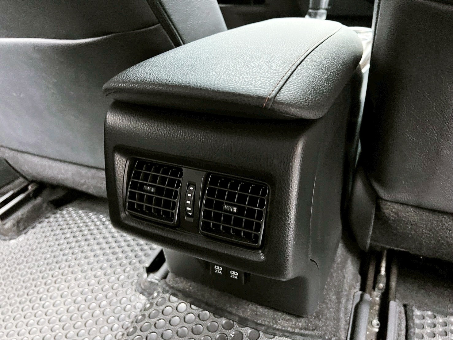 全台到府賞車 2018/19 Toyota Camry 豪華版『小李經理』元禾國際車業/中古車/促銷中  第12張相片