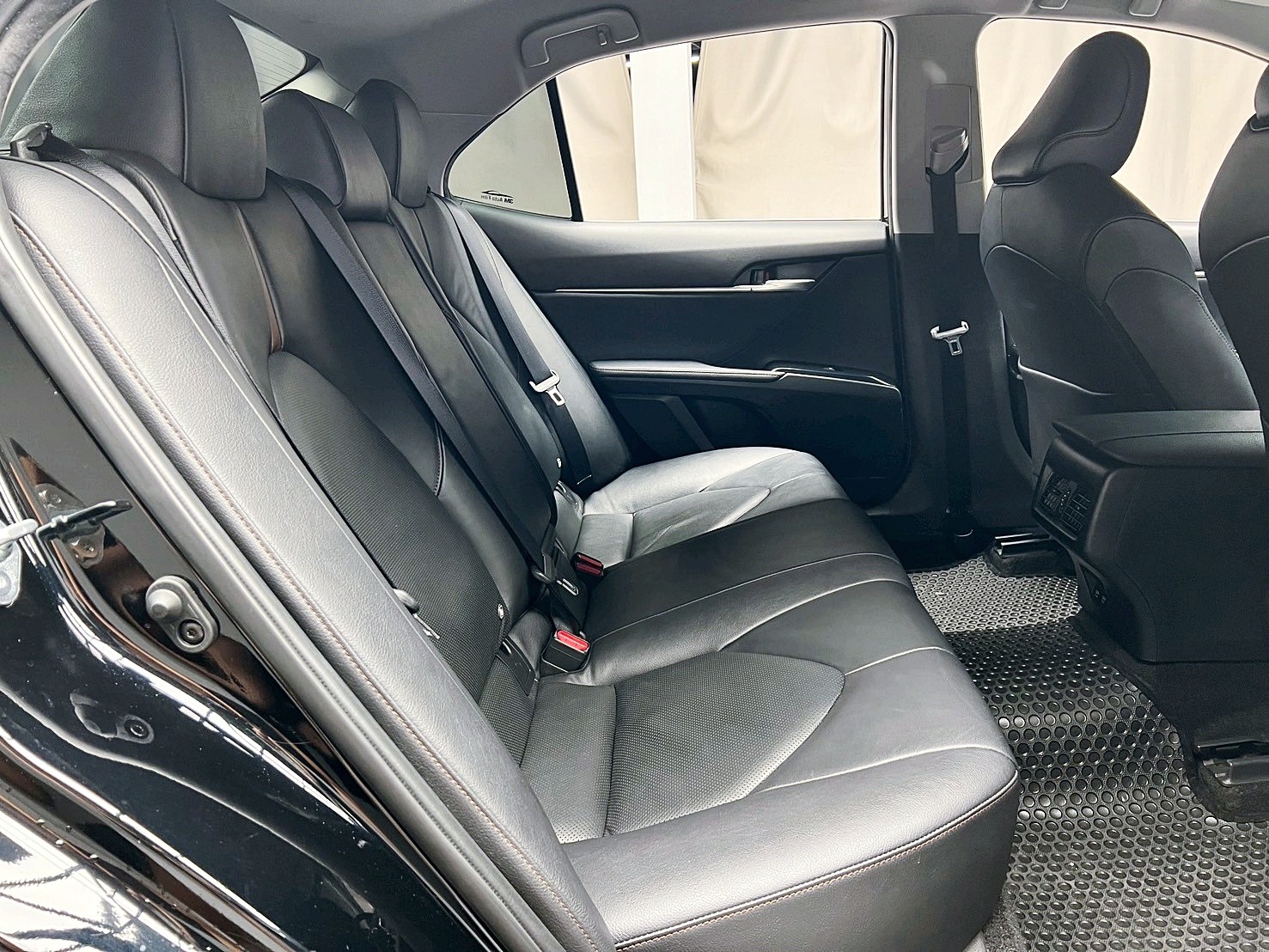 全台到府賞車 2018/19 Toyota Camry 豪華版『小李經理』元禾國際車業/中古車/促銷中  第13張相片