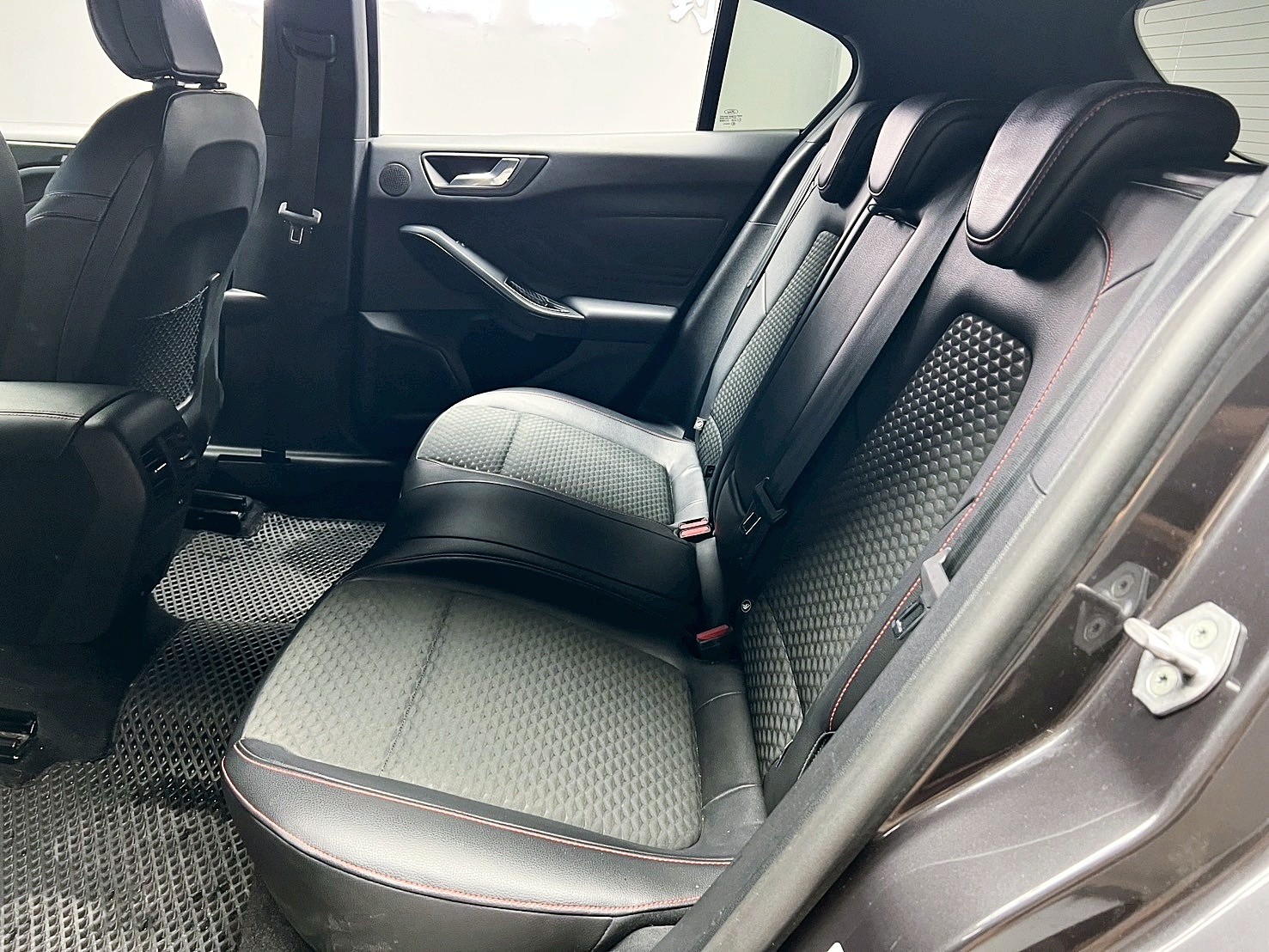 全台到府賞車 2021/22 Ford Focus 5D ST-Line Lommel X『小李經理』元禾國際車業/中古車/促銷中  第13張相片