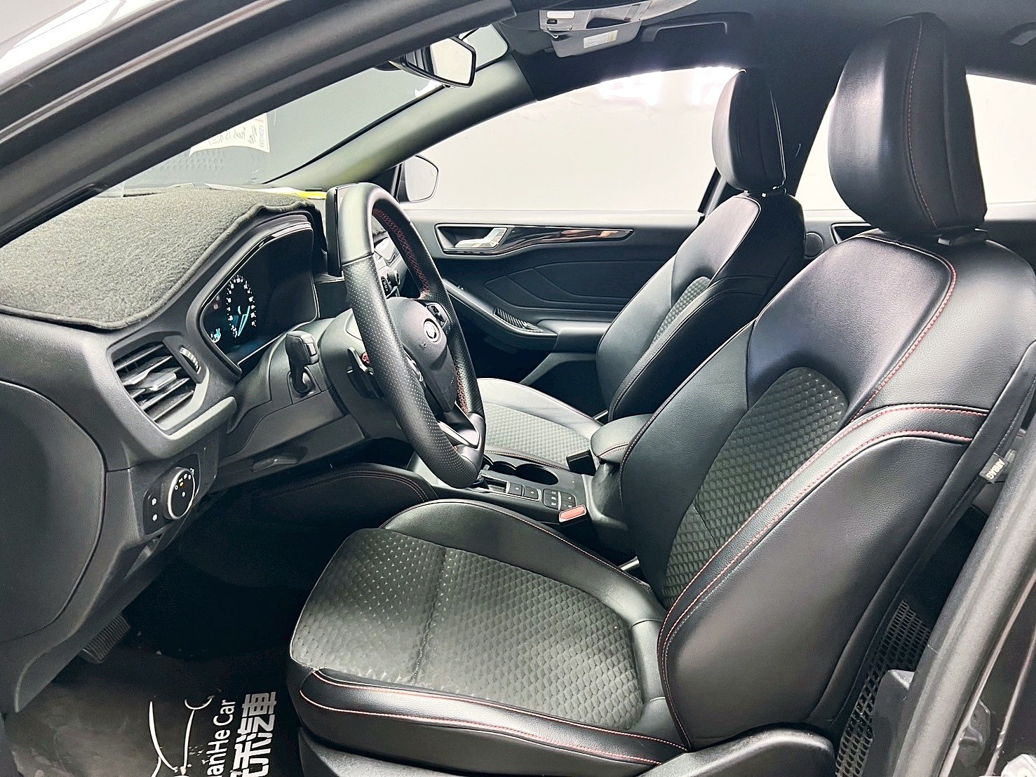 全台到府賞車 2021/22 Ford Focus 5D ST-Line Lommel X『小李經理』元禾國際車業/中古車/促銷中  第14張相片