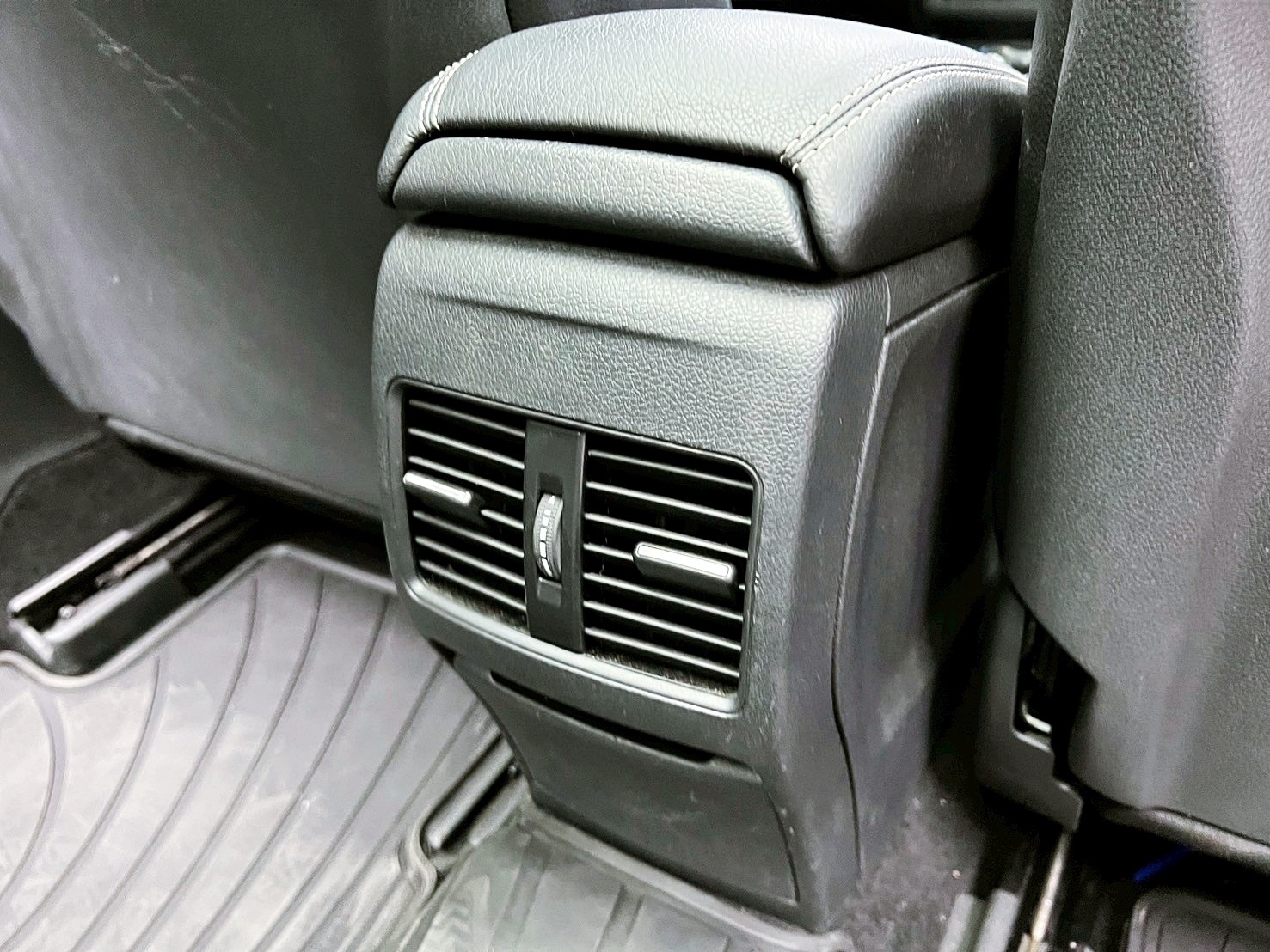 全台到府賞車 2014/15 Benz GLA250 4Matic AMG X156型『小李經理』元禾國際車業/中古車/促銷中  第10張相片