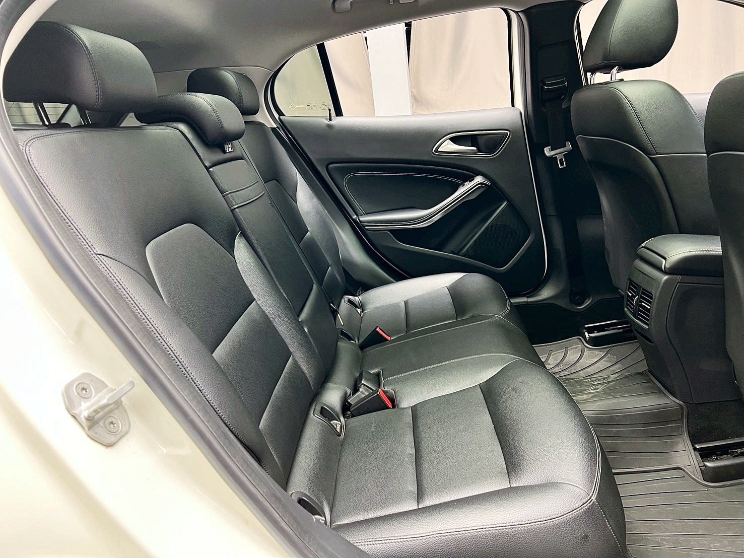 全台到府賞車 2014/15 Benz GLA250 4Matic AMG X156型『小李經理』元禾國際車業/中古車/促銷中  第11張相片