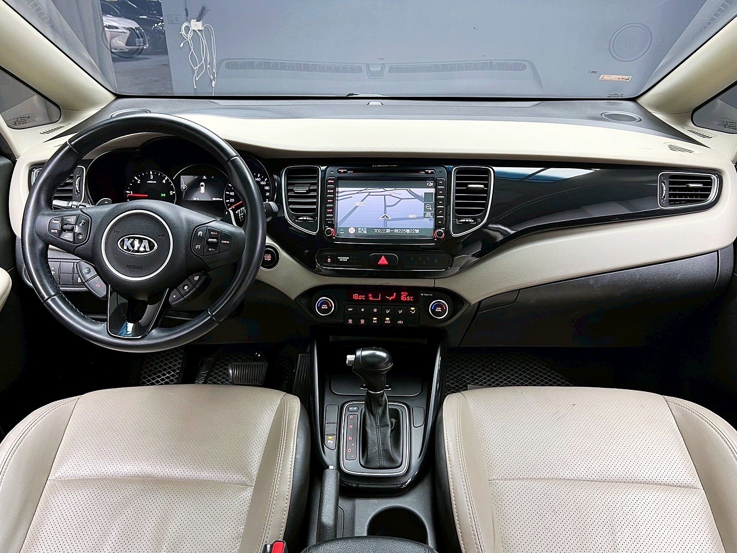 全台到府賞車 2016 Kia Carens CRDi 柴油旗艦版『小李經理』元禾國際車業/中古車/促銷中  第8張相片