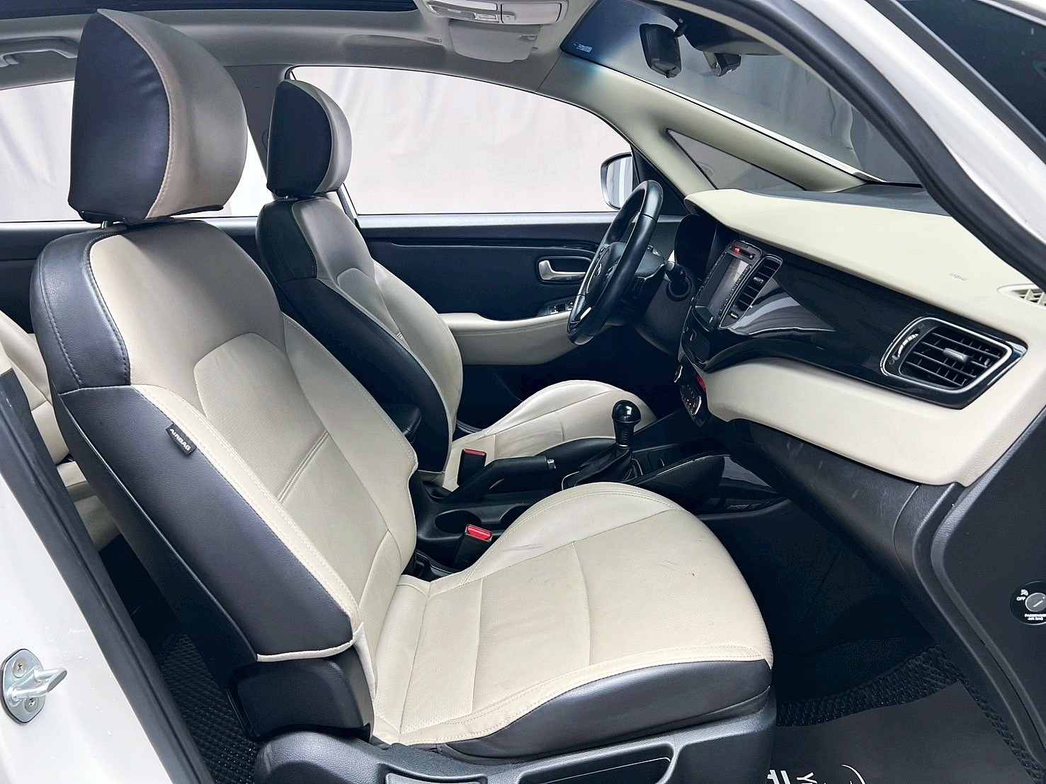 全台到府賞車 2016 Kia Carens CRDi 柴油旗艦版『小李經理』元禾國際車業/中古車/促銷中  第9張相片