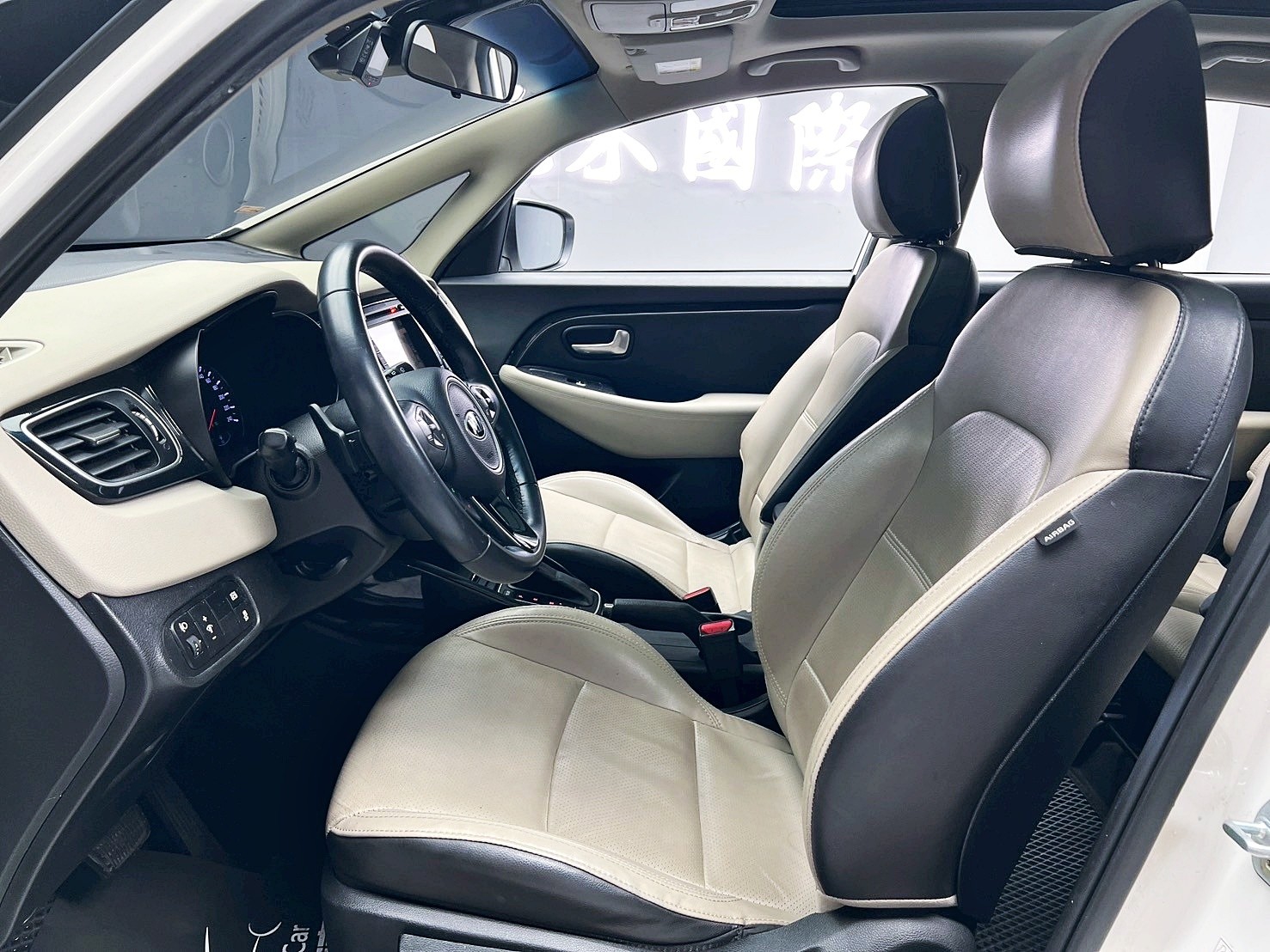 全台到府賞車 2016 Kia Carens CRDi 柴油旗艦版『小李經理』元禾國際車業/中古車/促銷中  第14張相片