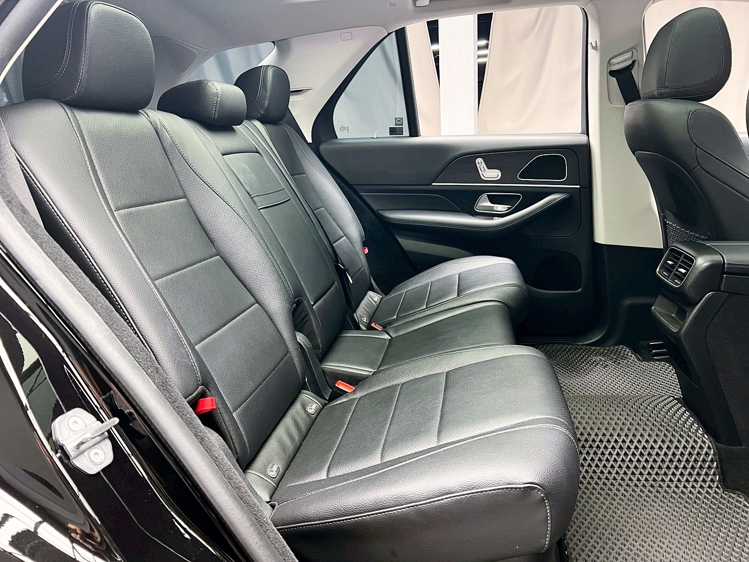 全台到府賞車 2020 Benz GLE450 4MATIC 七人座 V167型『小李經理』元禾國際車業/中古車/促銷中  第11張相片