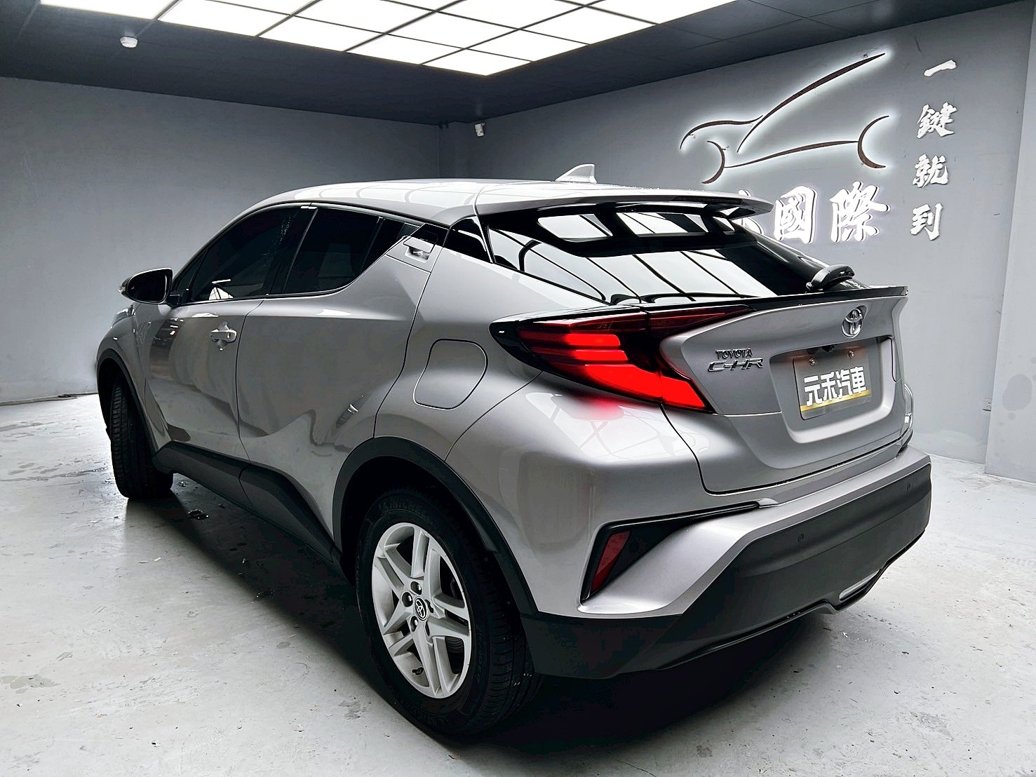 全台到府賞車 2019/20 Toyota CHR AWD 尊爵版『小李經理』元禾國際車業/中古車/促銷中  第3張相片