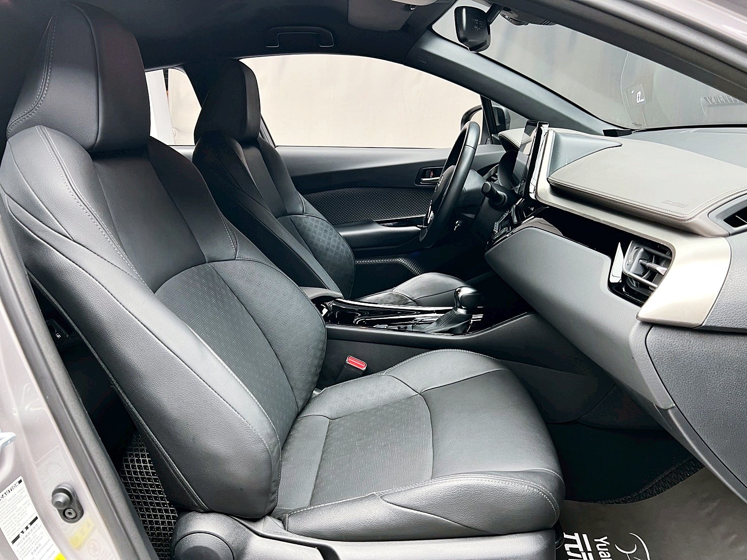 全台到府賞車 2019/20 Toyota CHR AWD 尊爵版『小李經理』元禾國際車業/中古車/促銷中  第11張相片