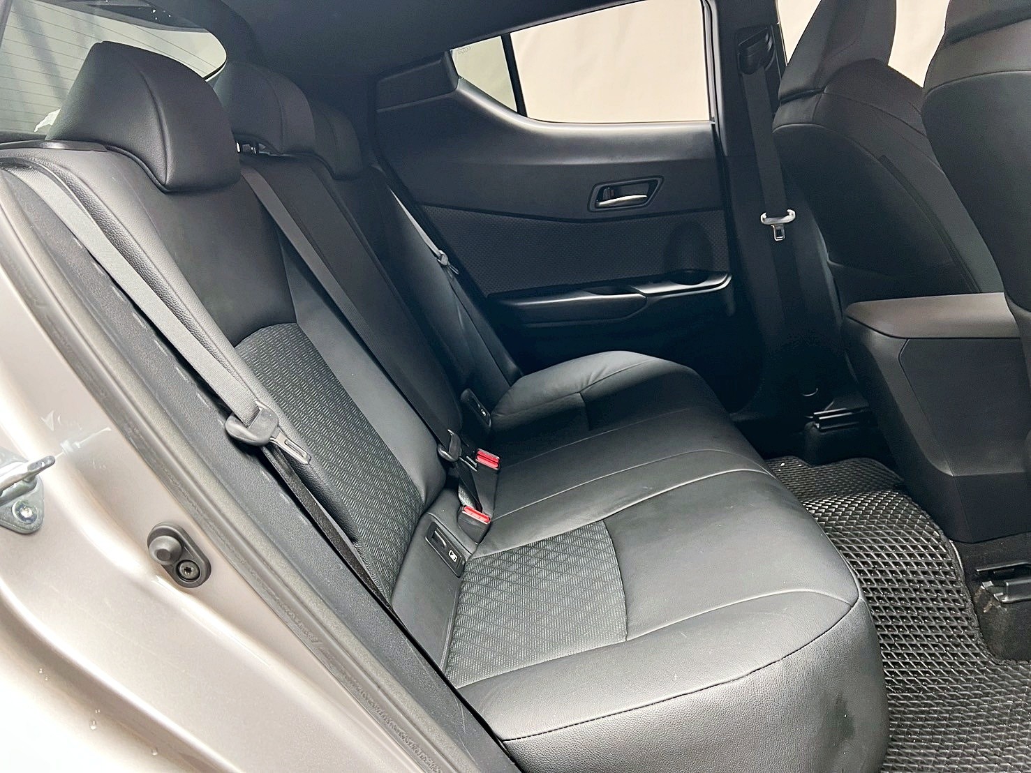 全台到府賞車 2019/20 Toyota CHR AWD 尊爵版『小李經理』元禾國際車業/中古車/促銷中  第12張相片