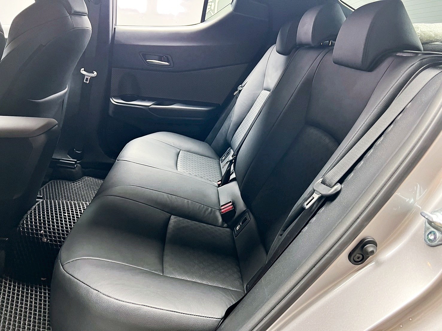 全台到府賞車 2019/20 Toyota CHR AWD 尊爵版『小李經理』元禾國際車業/中古車/促銷中  第13張相片