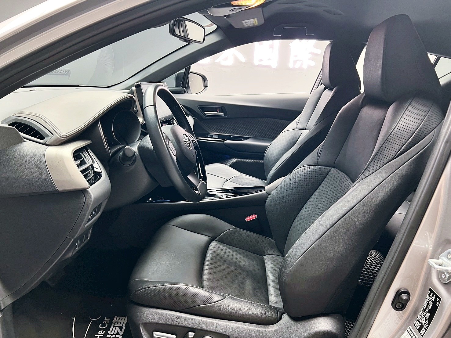 全台到府賞車 2019/20 Toyota CHR AWD 尊爵版『小李經理』元禾國際車業/中古車/促銷中  第14張相片