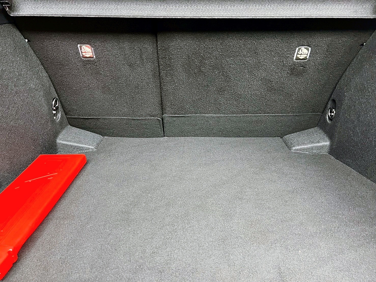 全台到府賞車 2019/20 Toyota CHR AWD 尊爵版『小李經理』元禾國際車業/中古車/促銷中  第16張相片