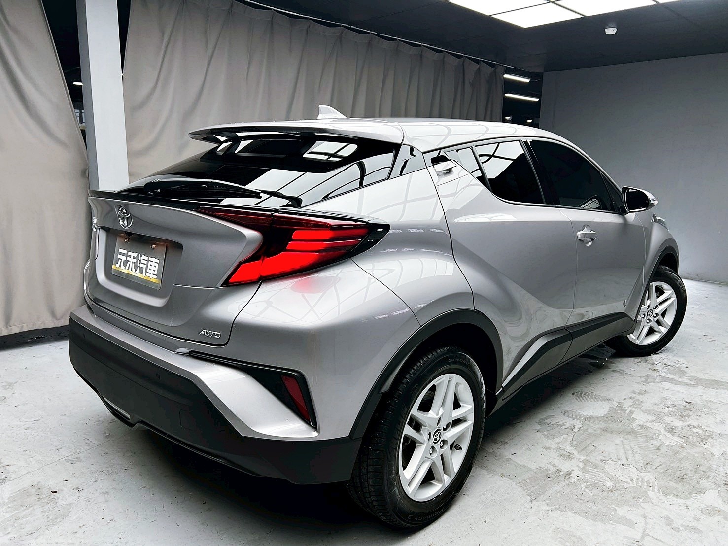 全台到府賞車 2019/20 Toyota CHR AWD 尊爵版『小李經理』元禾國際車業/中古車/促銷中  第17張相片