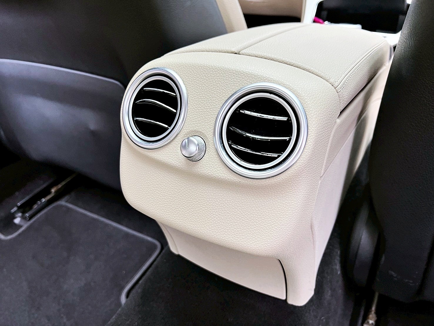 全台到府賞車 2019 Benz C300 Sedan W205型『小李經理』元禾國際車業/中古車/促銷中  第12張相片