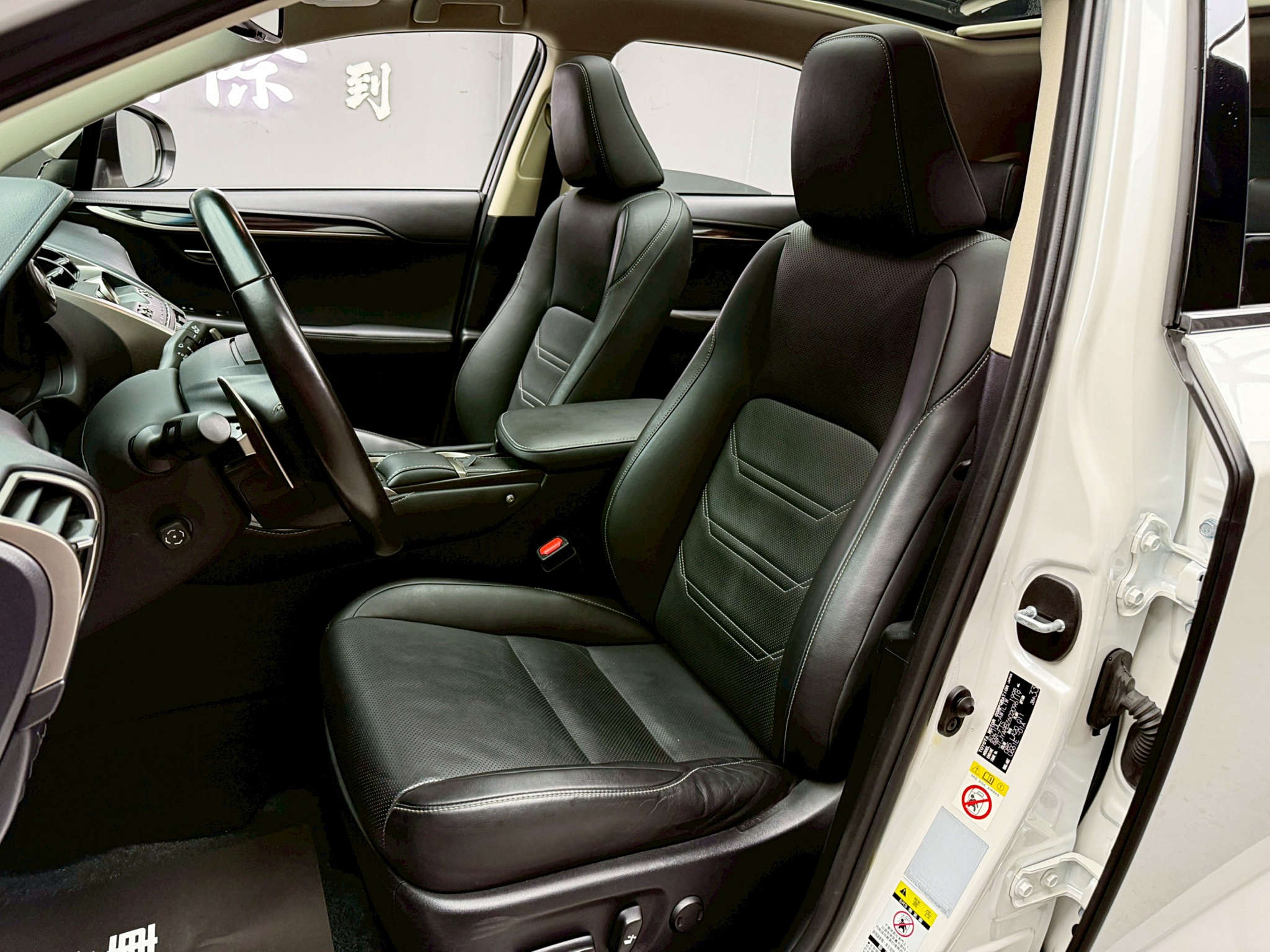 全台到府賞車 2017/18 Lexus NX300 旗艦版『小李經理』元禾國際車業/中古車/促銷中  第5張相片